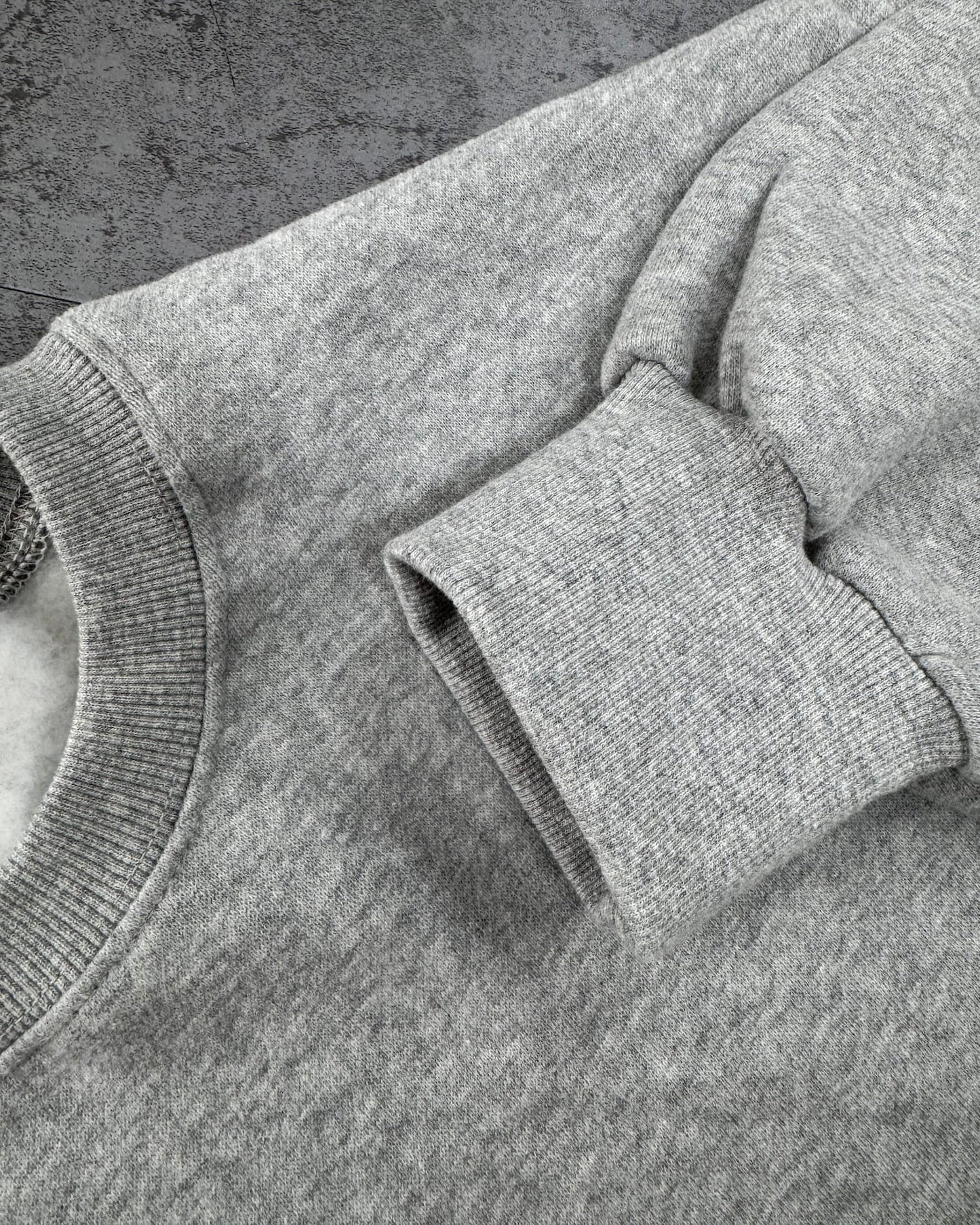 裾フリルトレーナー