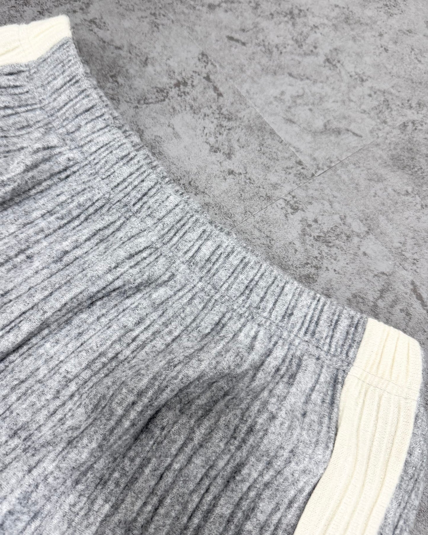 サイドラインニットパンツ