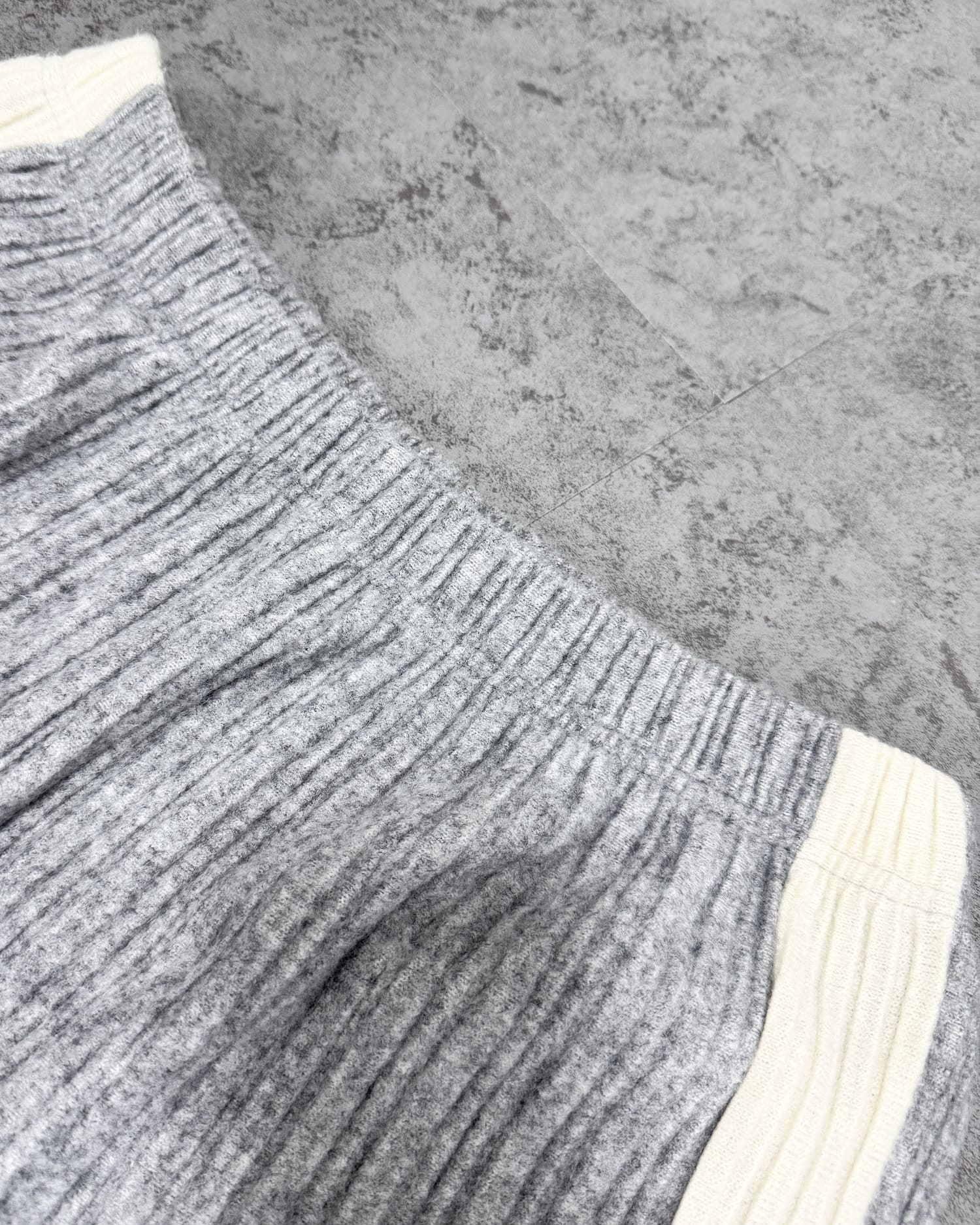 サイドラインニットパンツ