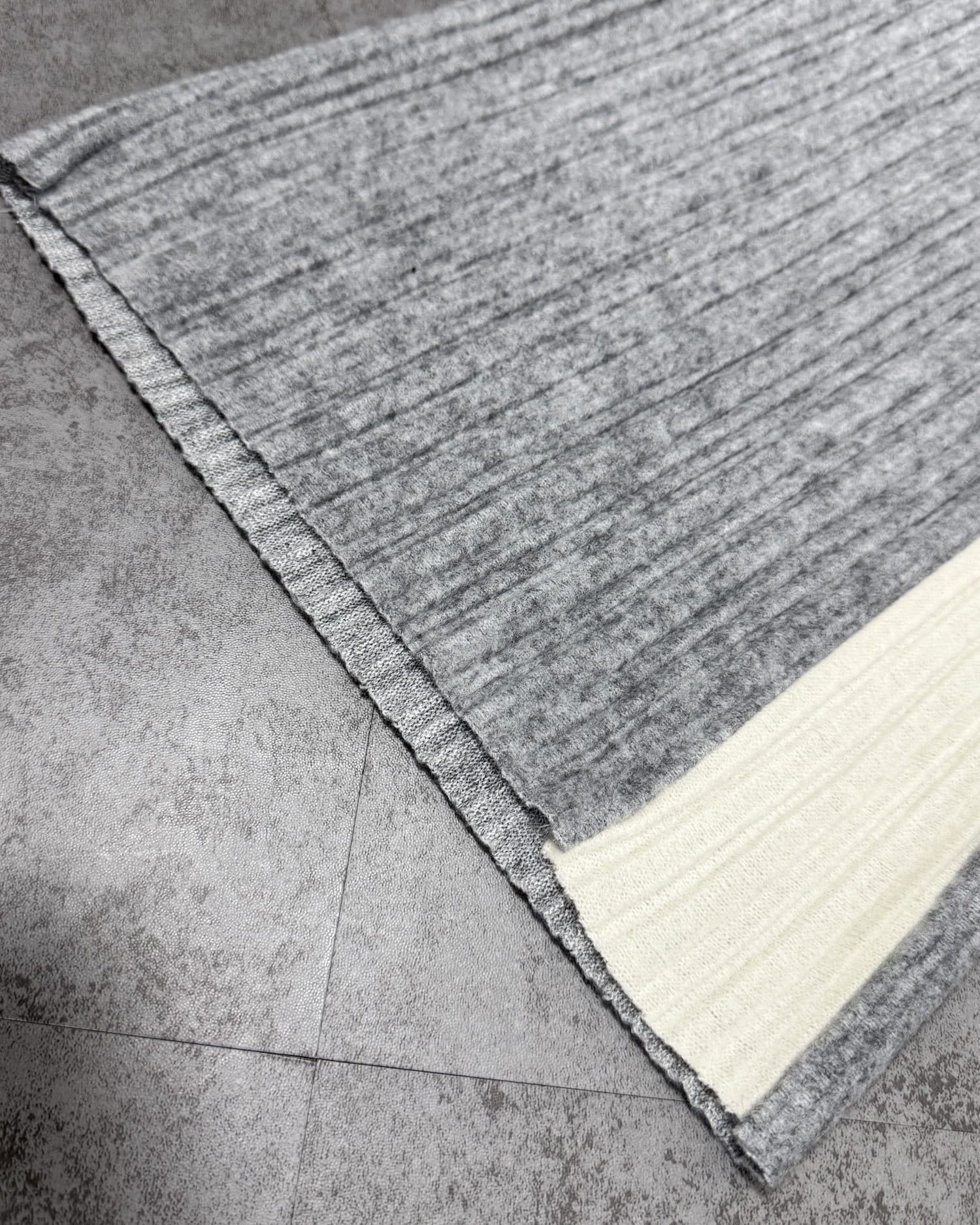 サイドラインニットパンツ