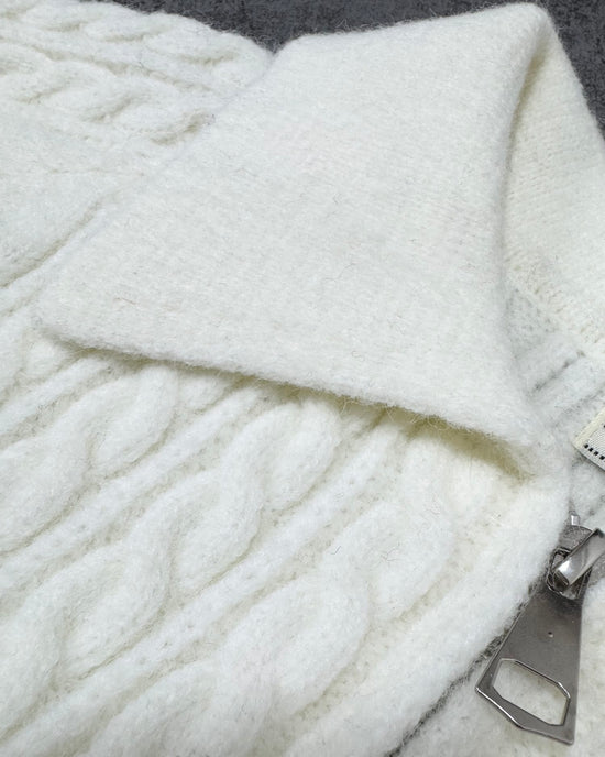 襟付きジップケーブルニット