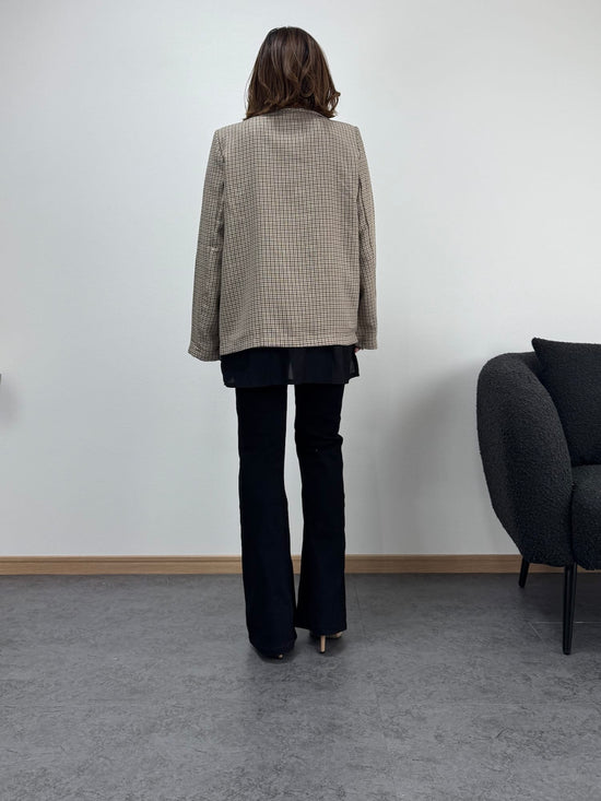 【美シルエット】ブラックセミフレアパンツ