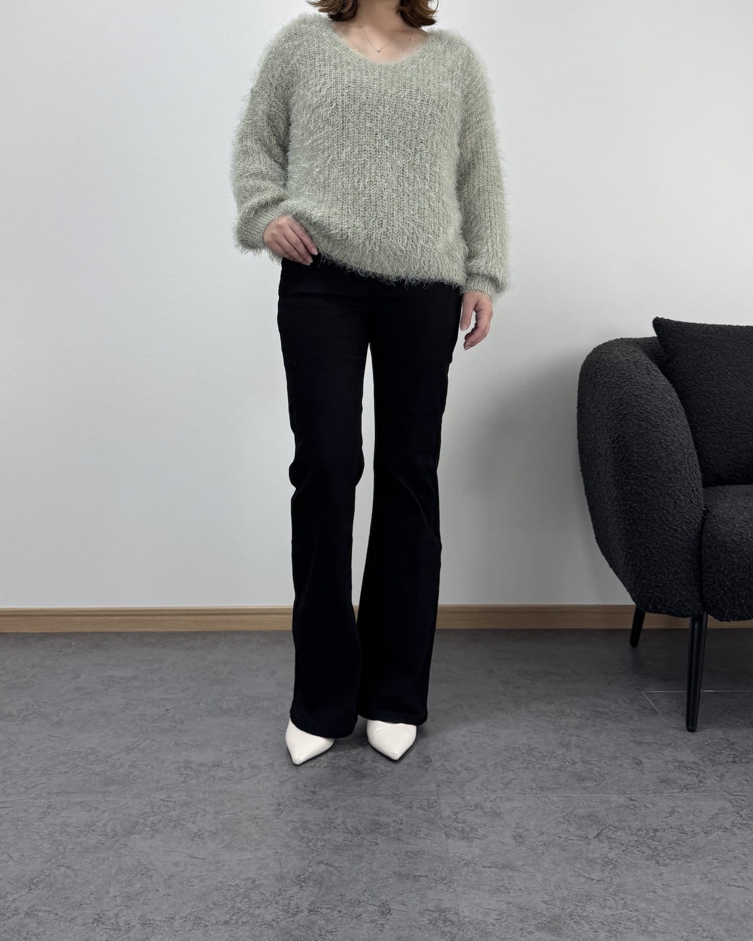 【美シルエット】ブラックセミフレアパンツ