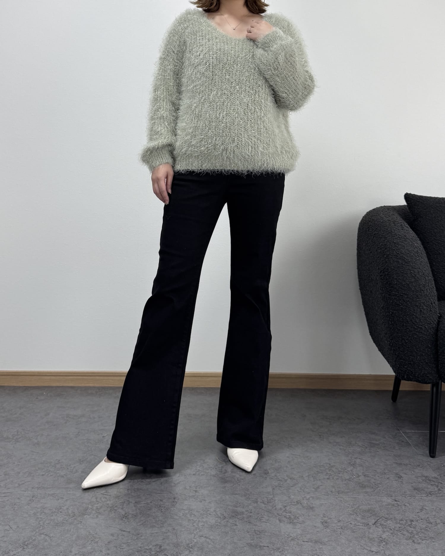 【美シルエット】ブラックセミフレアパンツ