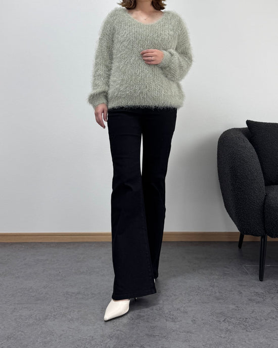 【美シルエット】ブラックセミフレアパンツ