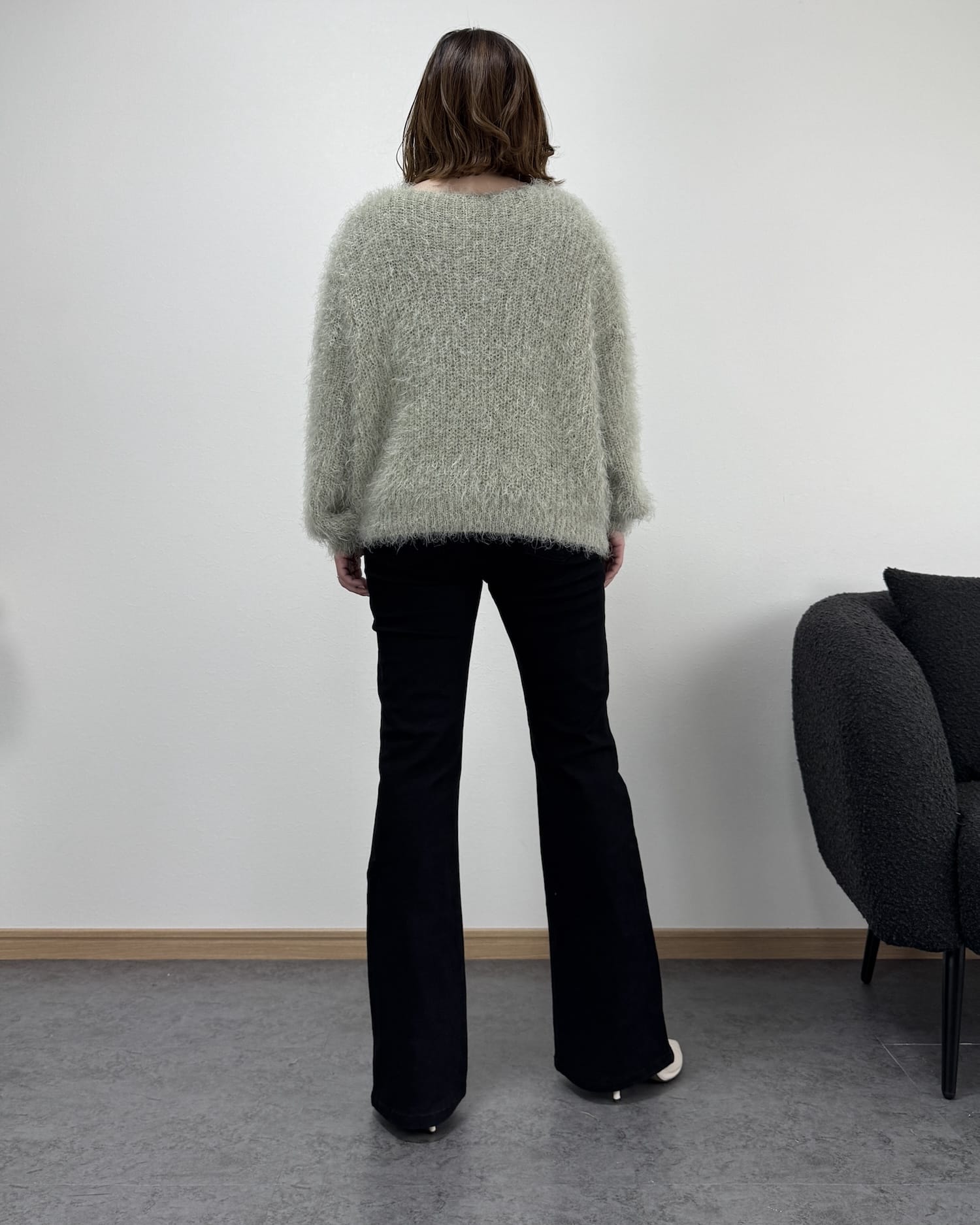 【美シルエット】ブラックセミフレアパンツ