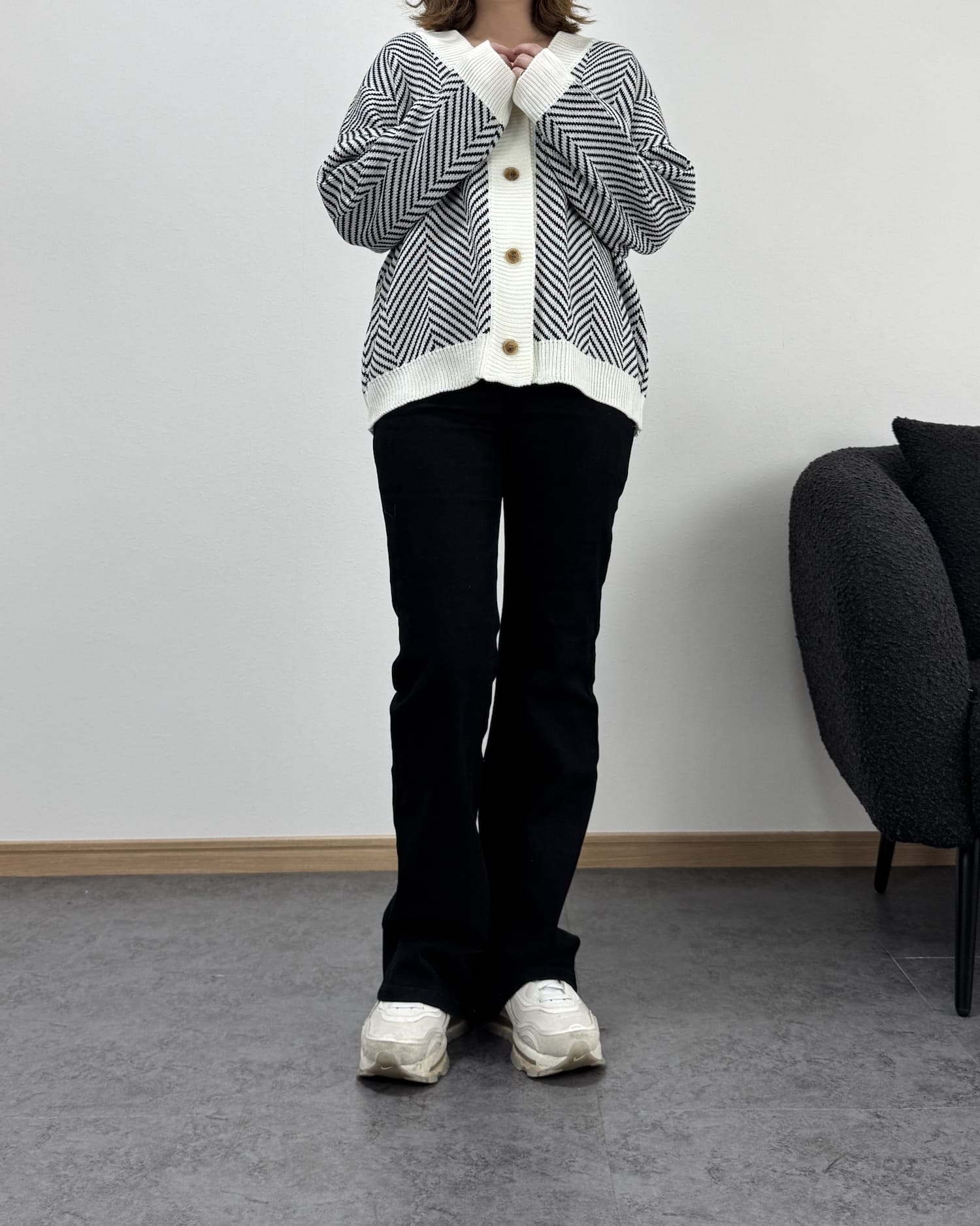 【美シルエット】ブラックセミフレアパンツ