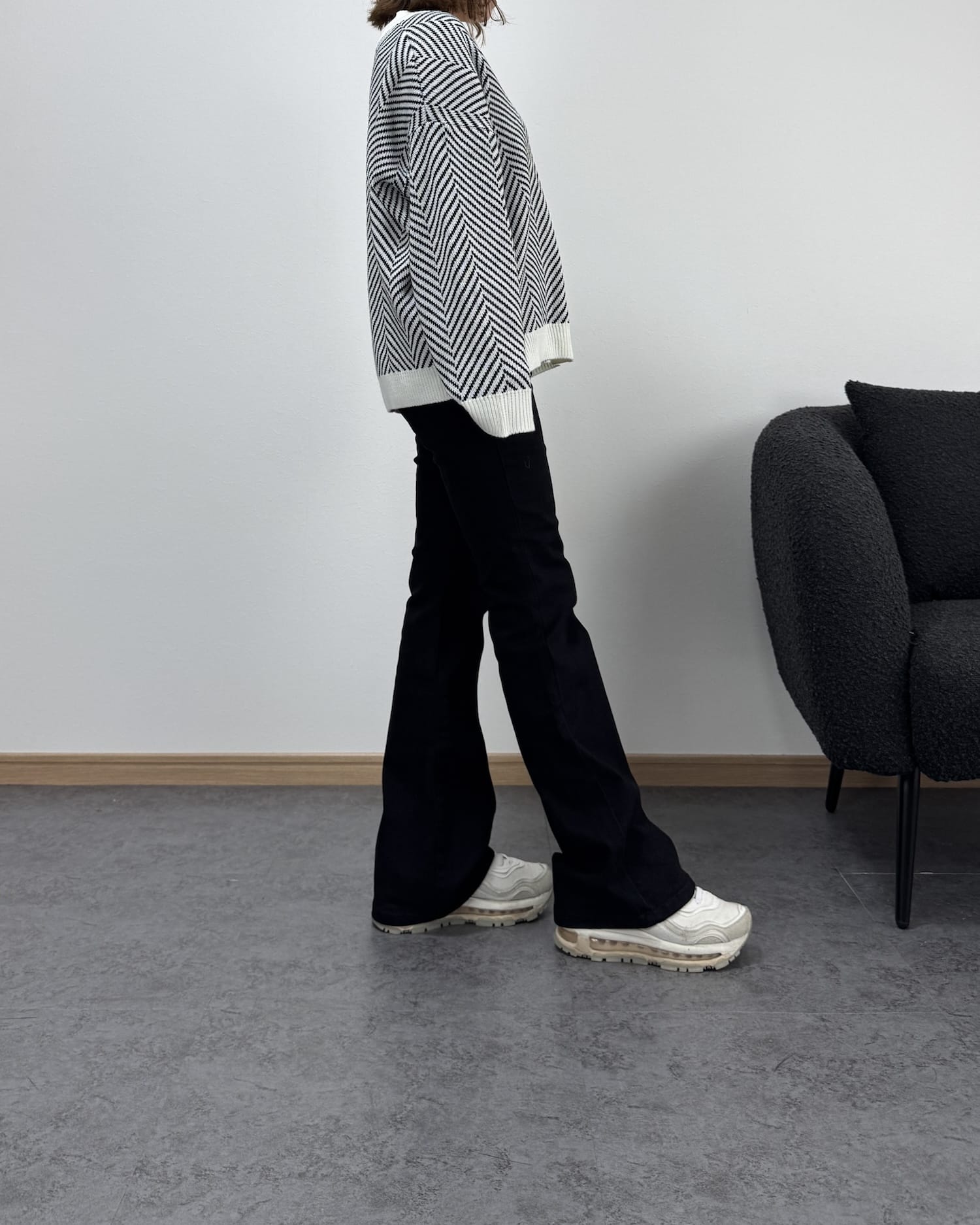 【美シルエット】ブラックセミフレアパンツ