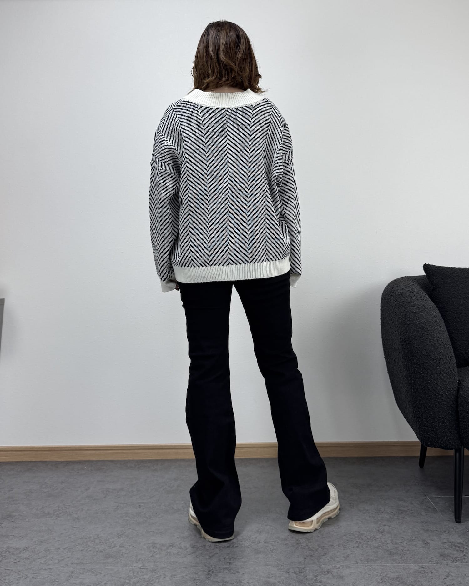 【美シルエット】ブラックセミフレアパンツ