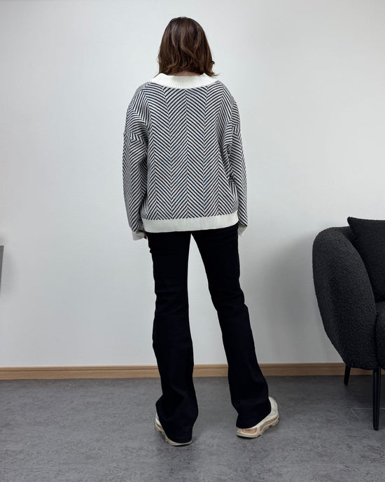 【美シルエット】ブラックセミフレアパンツ