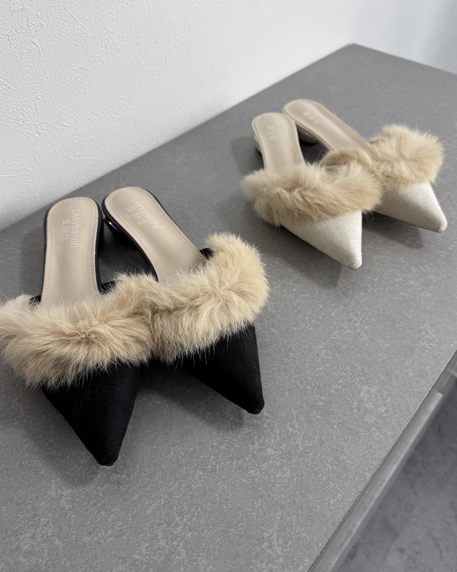 ポインテッドファーサンダル