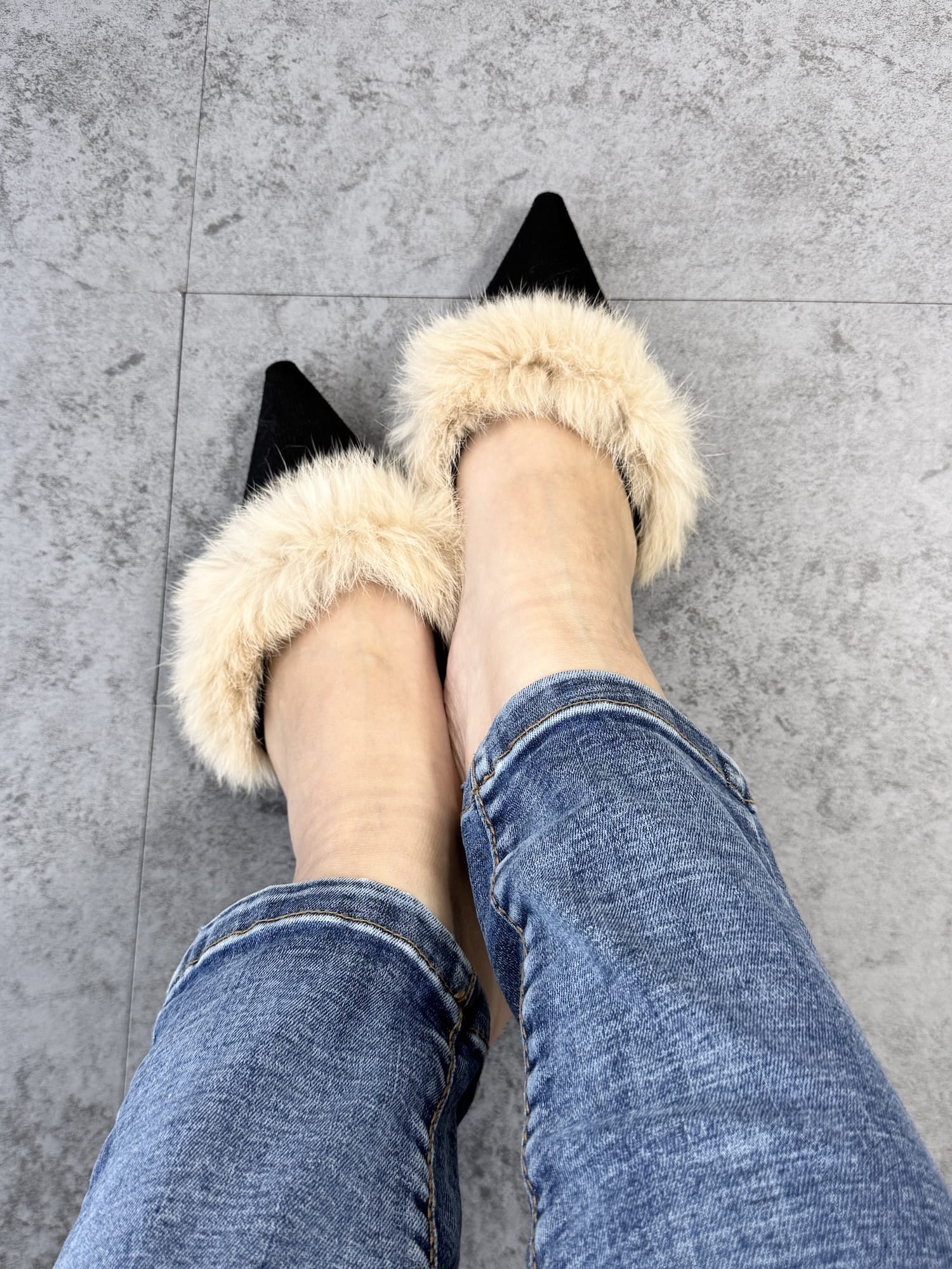 ポインテッドファーサンダル