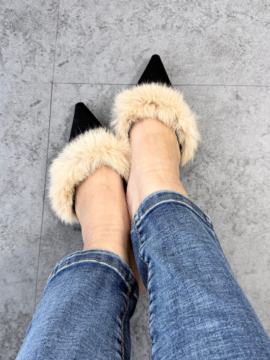 ポインテッドファーサンダル