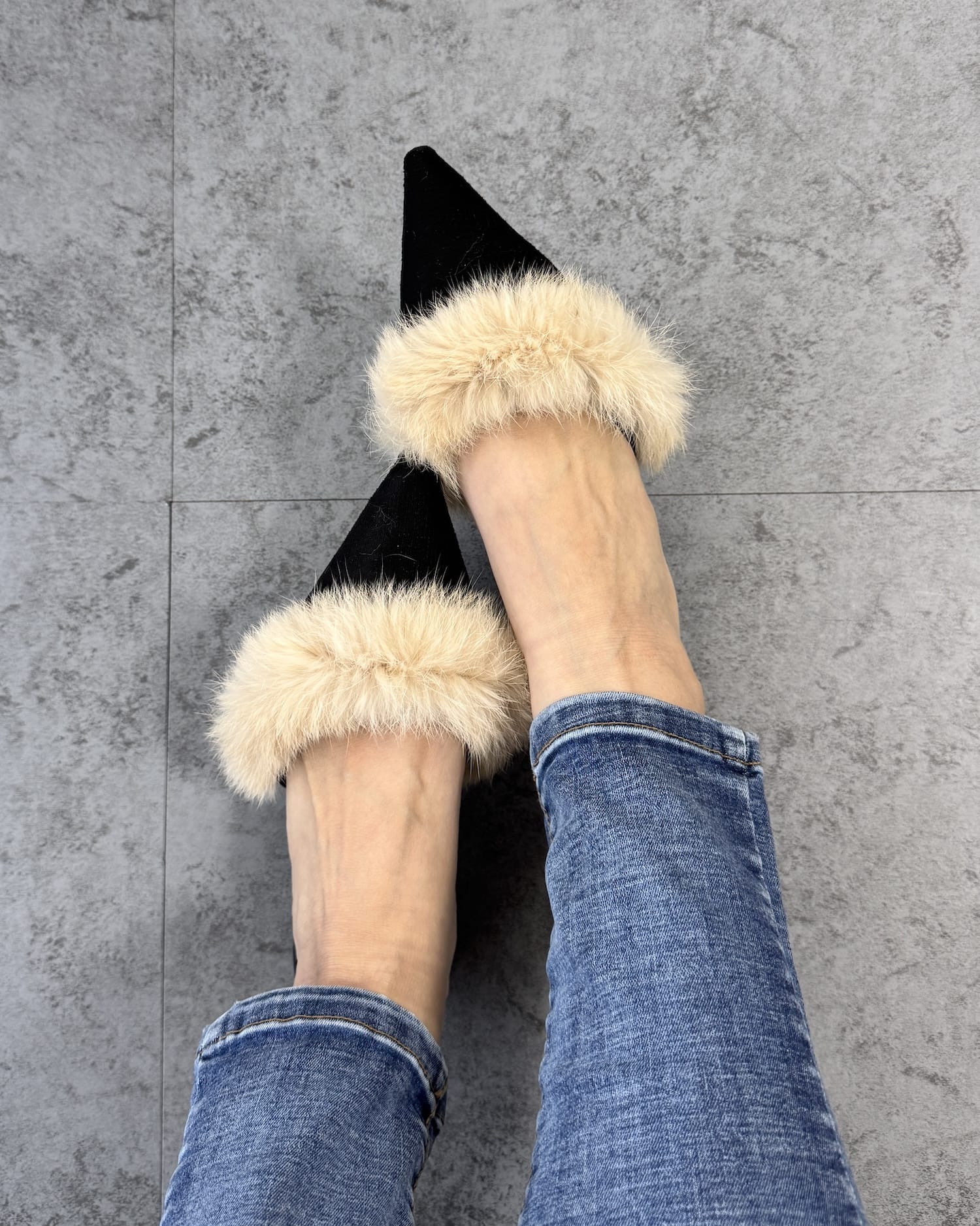 ポインテッドファーサンダル