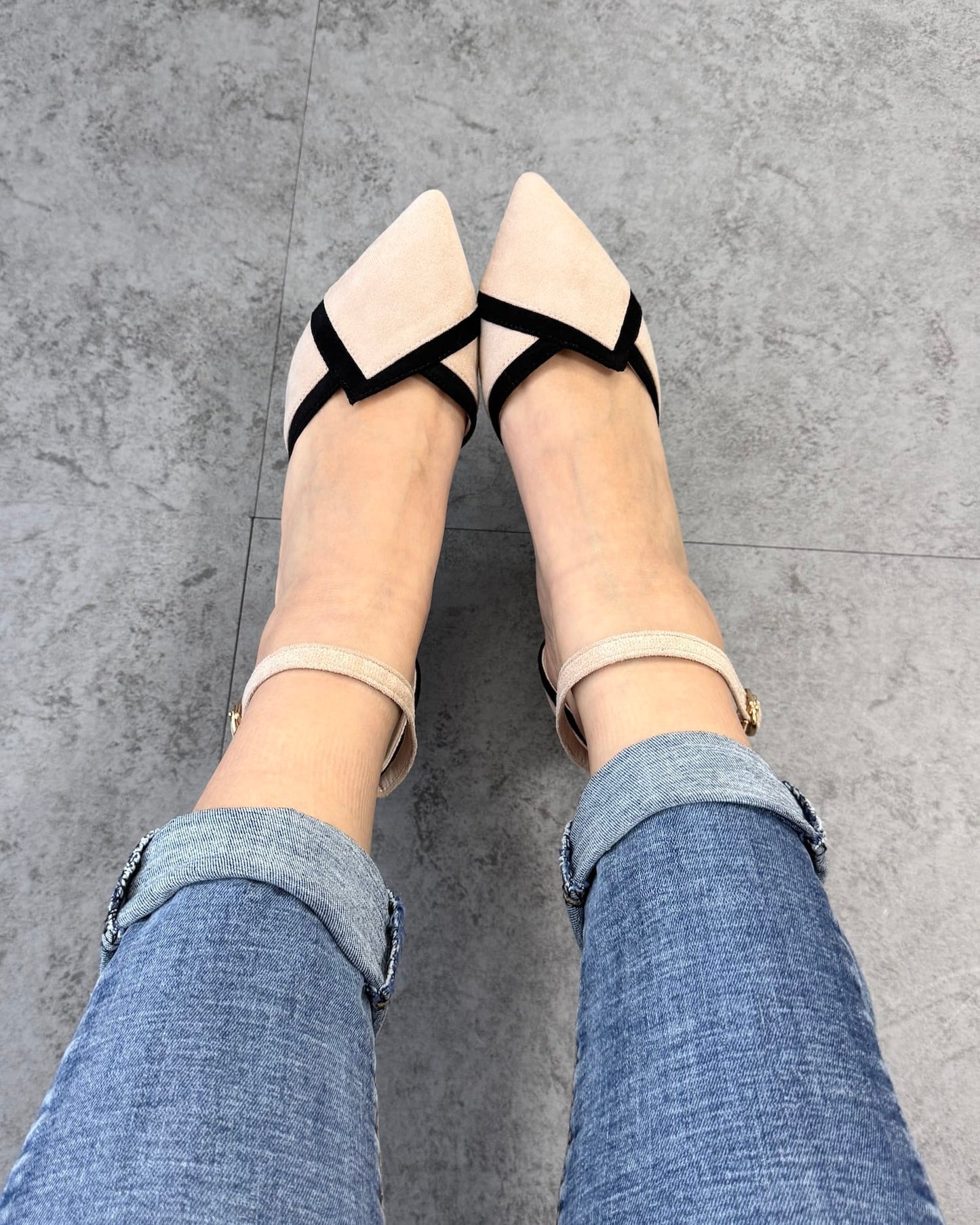 【大きめサイズあり】イナヅマラインストラップパンプス ベージュ