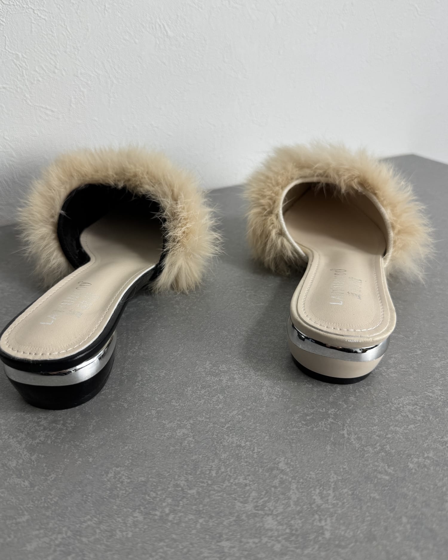 ポインテッドファーサンダル