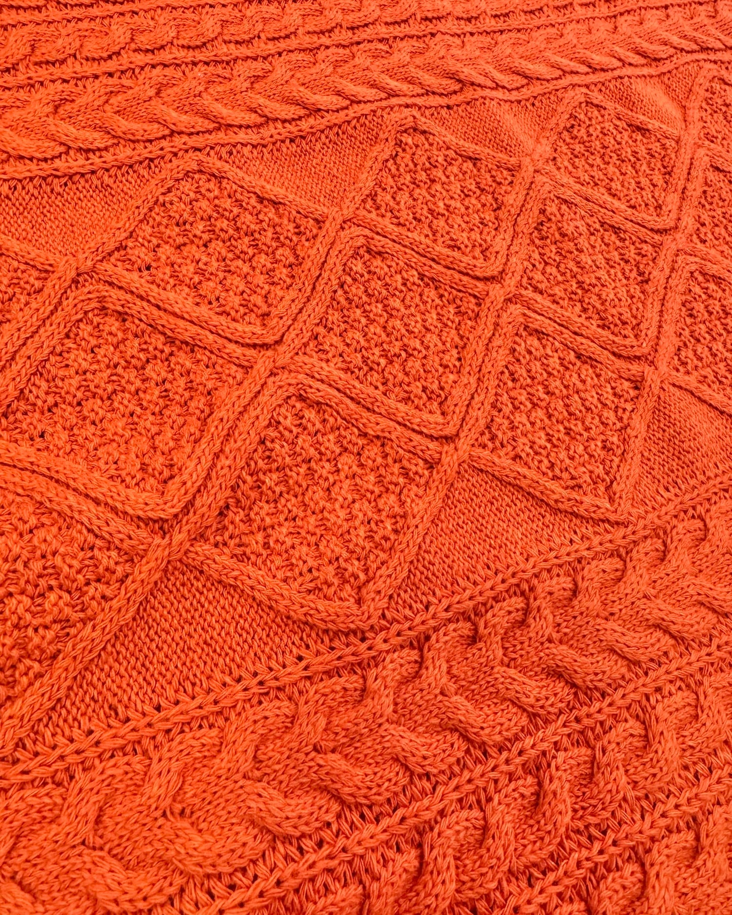 ケーブルオーバーニット