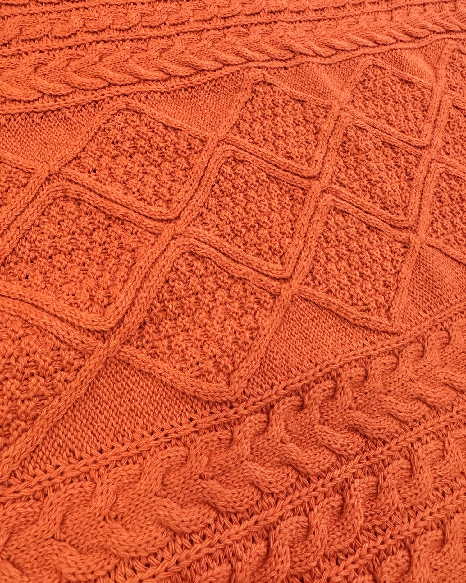 ケーブルオーバーニット