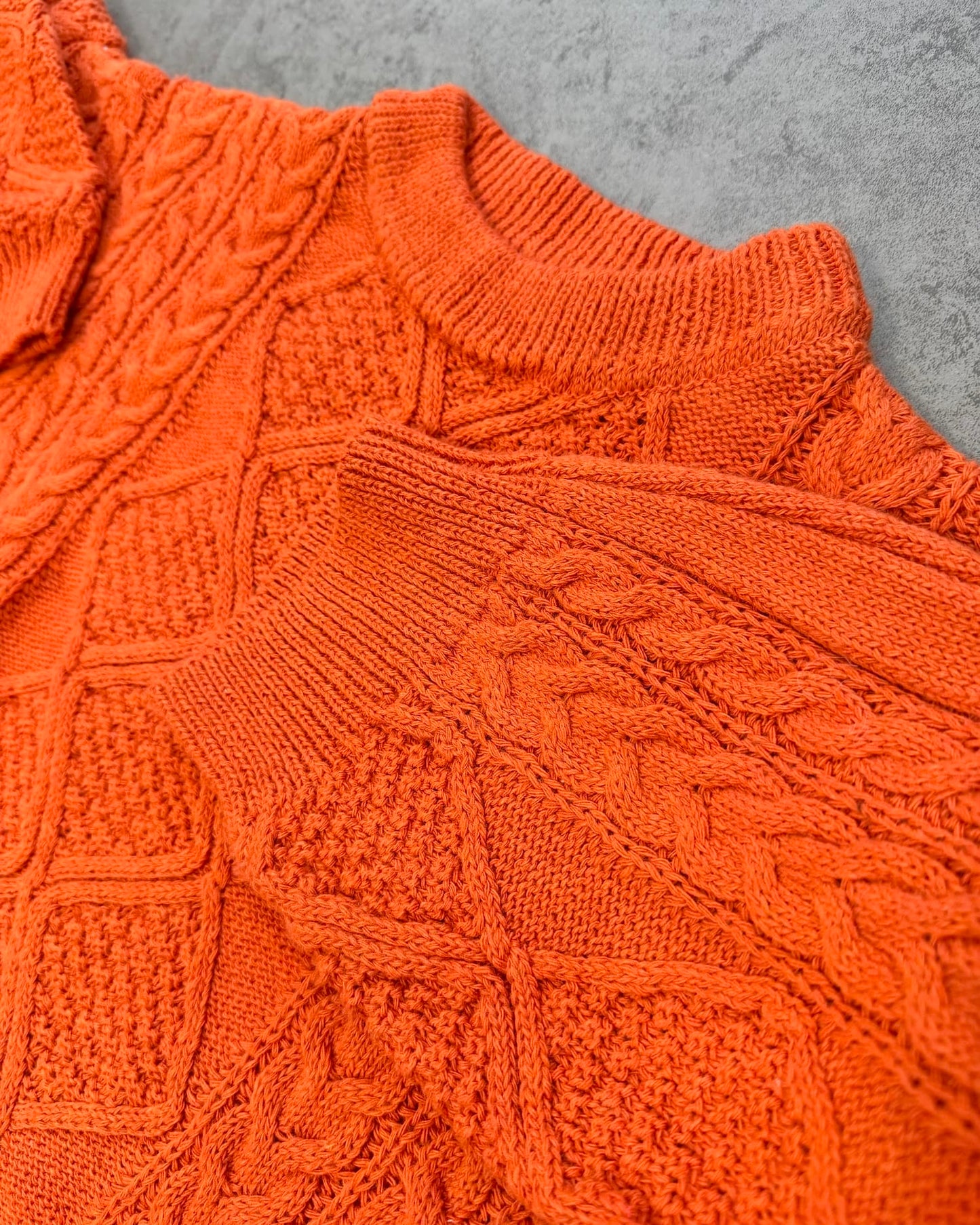 ケーブルオーバーニット