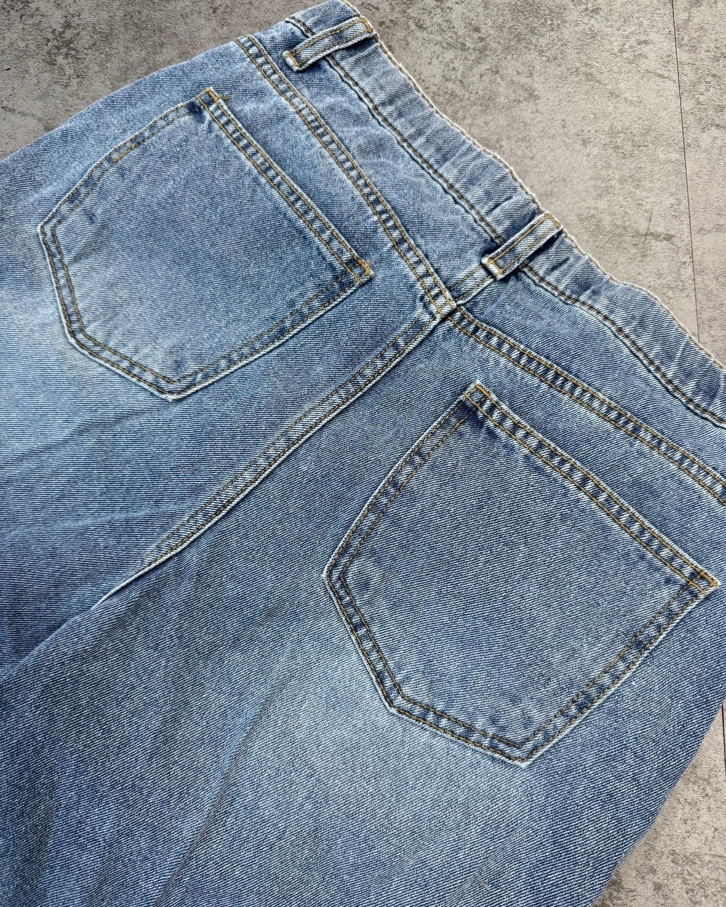 サイド切り替えカットオフワイドフレアデニム