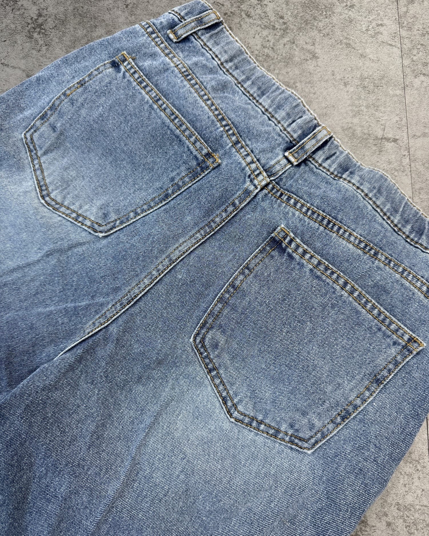 サイド切り替えカットオフワイドフレアデニム