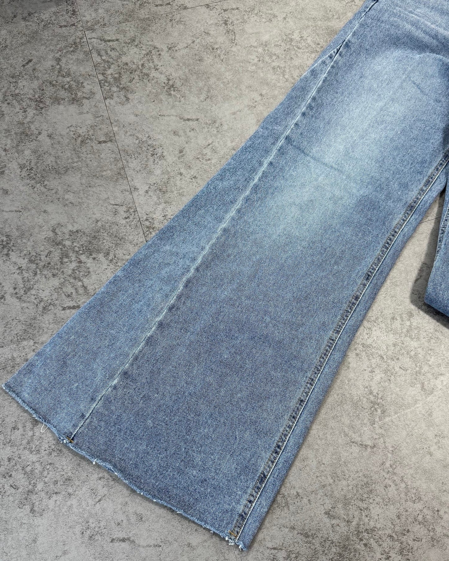 サイド切り替えカットオフワイドフレアデニム