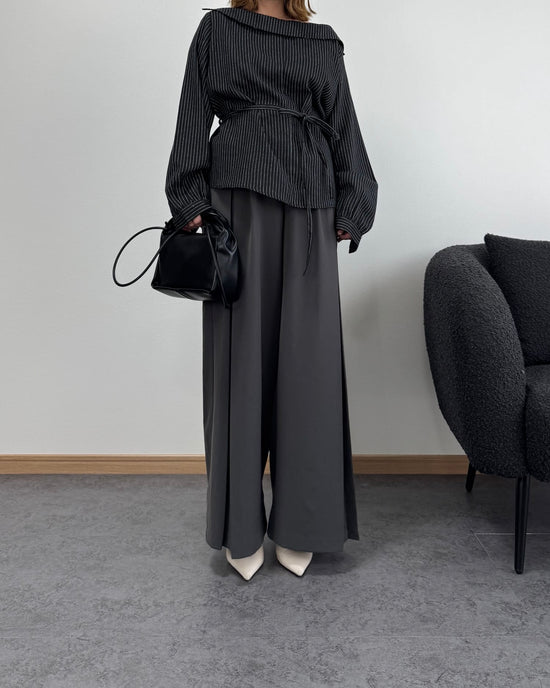 セミオフショルピンストライプトップス【3way】