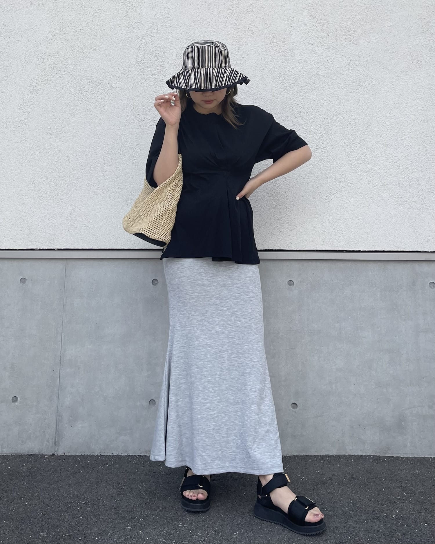 片側サイドスリット五部袖デザインTシャツ