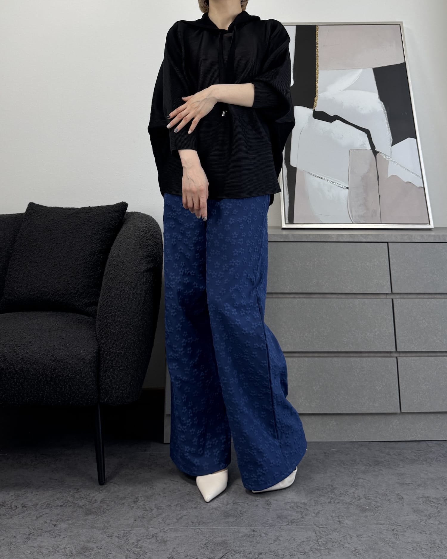 エンボスフラワーリラックスパンツ